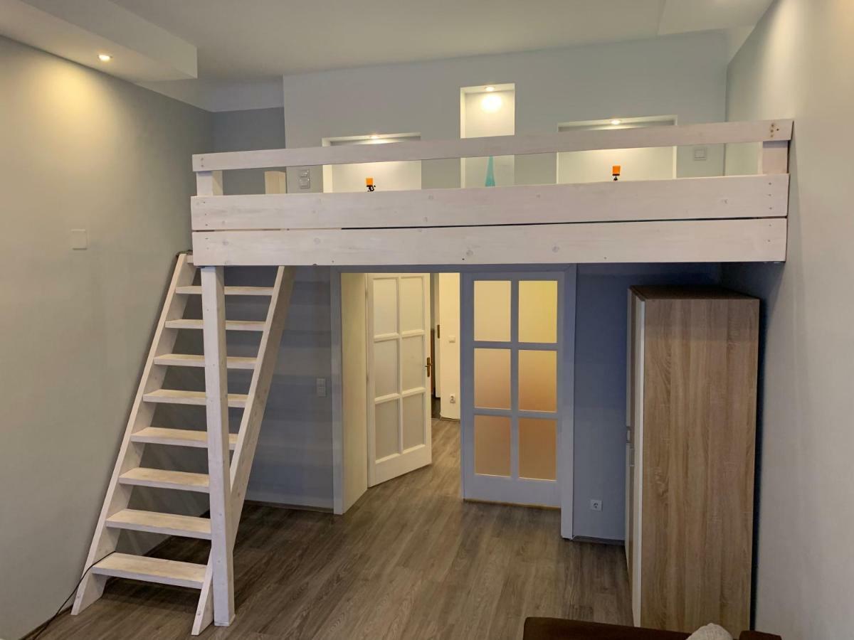 Nefelejcs Utca 9 Apartment *